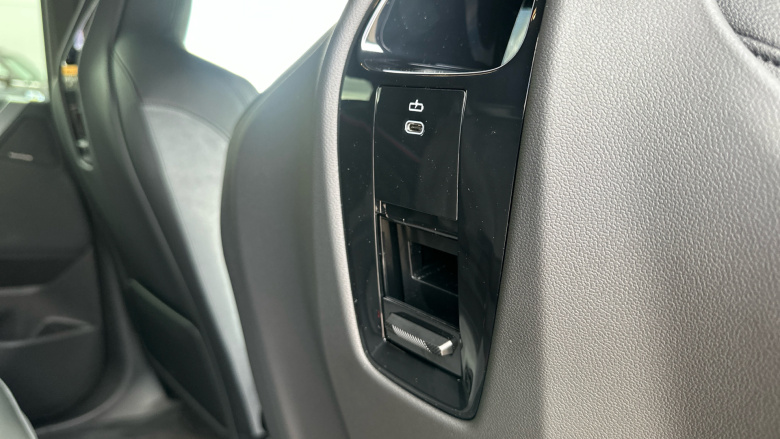 BMW iX 300kW xDrive45 Sport 101kWh 5dr Auto Electric Estate